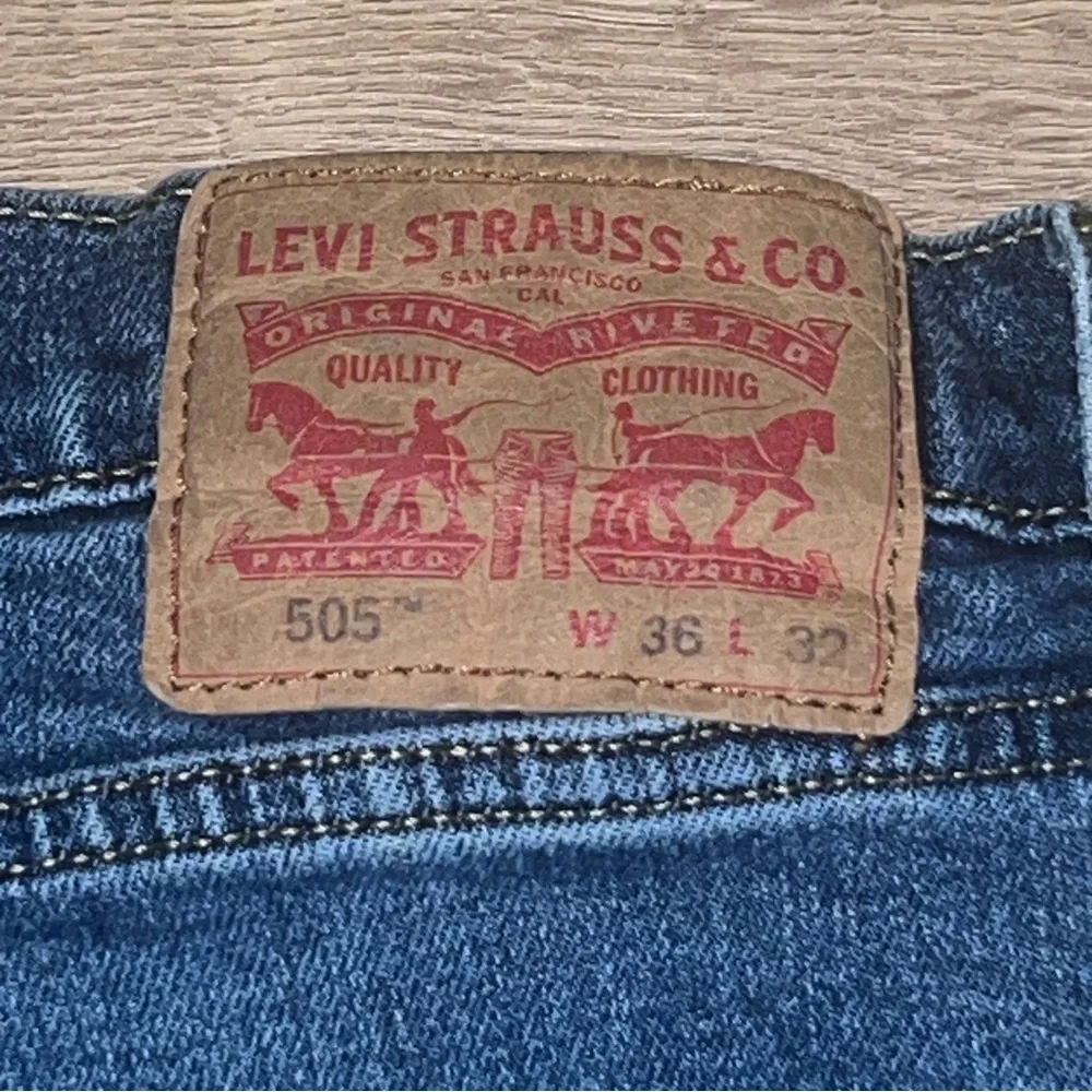 Levi’s 505 Straight Fit Work Jeans W36 L32 Distressed Cut Hem Classic Blue - Picture 11 of 11